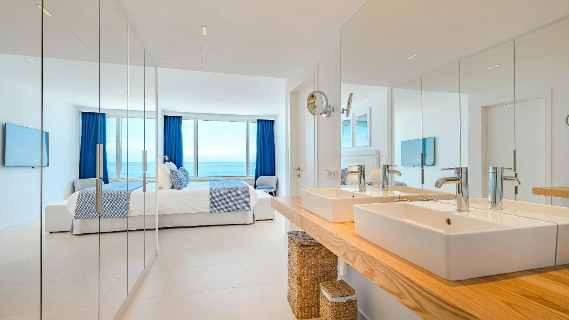 Apartment Aquasuites Luxury Apartament B06 At Los Gigantes Acantilado de los Gigantes Spain